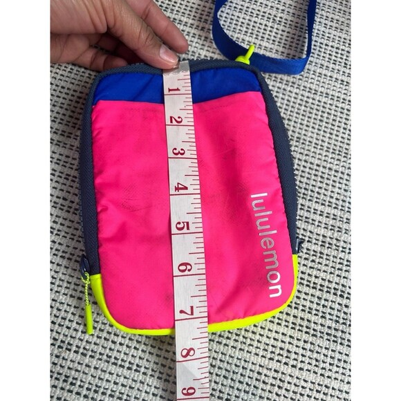 Lululemon Easy Access Crossbody Bag /New Condition - Picture 9 of 10